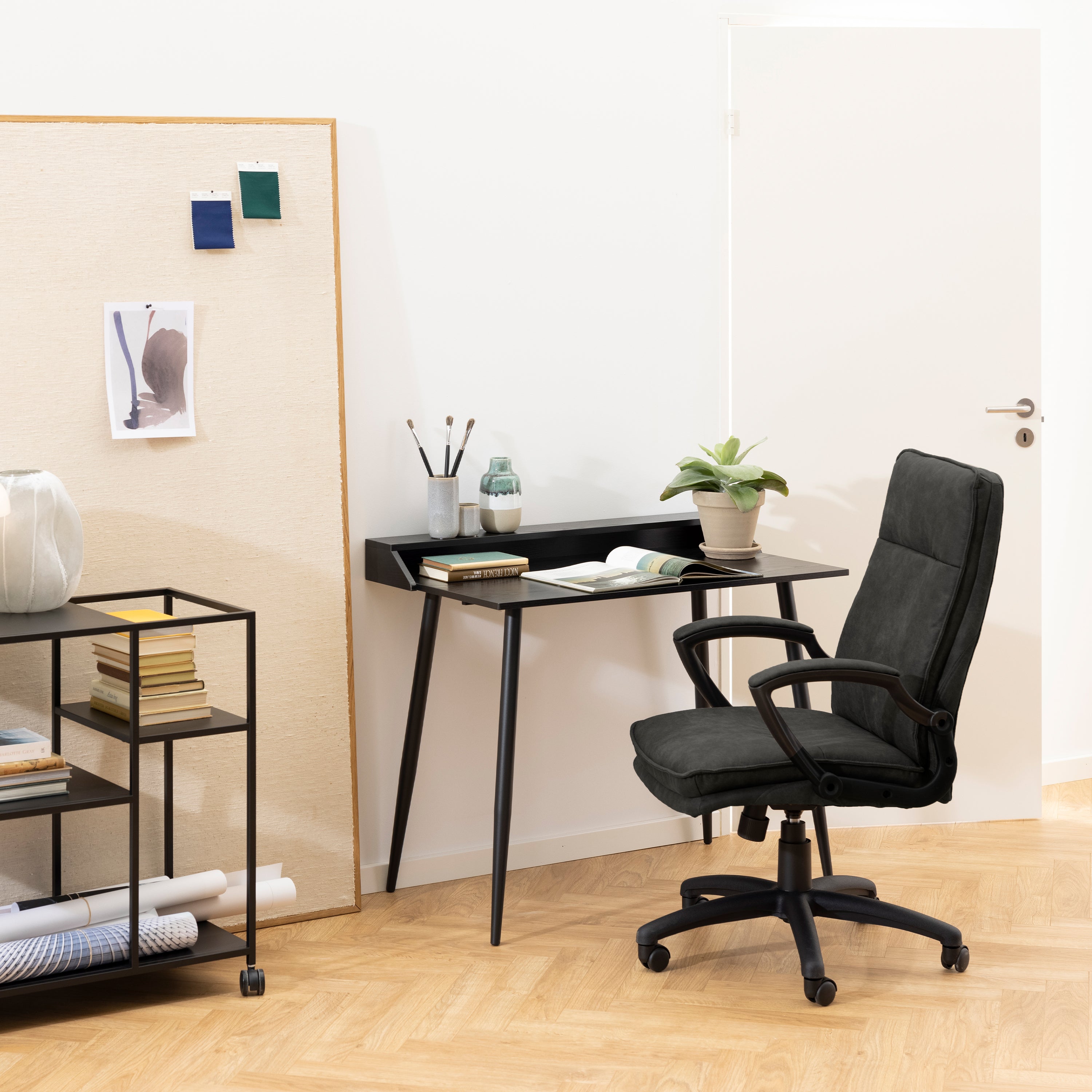 Brad Swivel Desk Chair with Armrest in Black – FTG, view 4