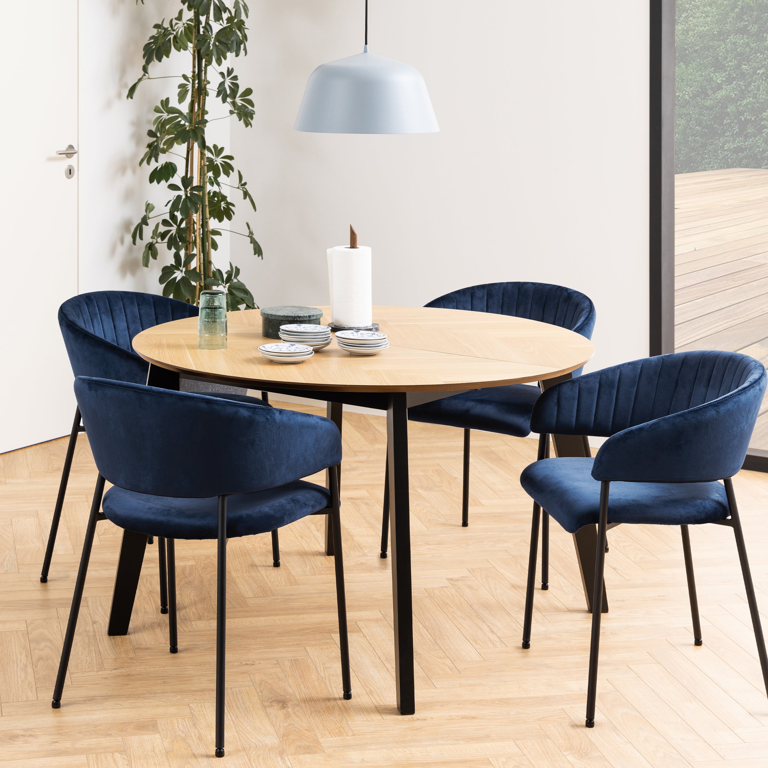 Georgetown Round Dining Table in Oak & Black – FTG, view 4