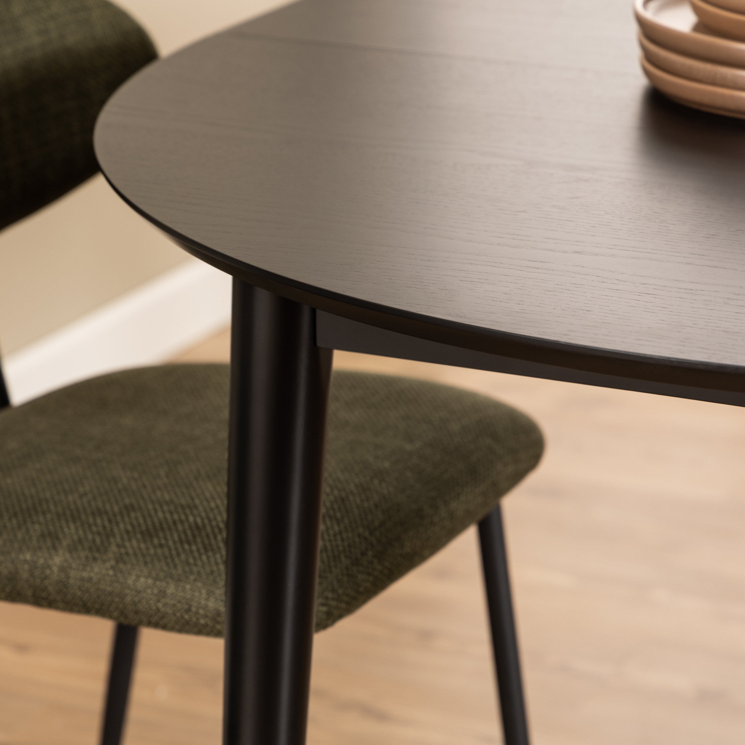 Montreux Round Extending Dining Table in Black 115-154 cm – FTG, view 7