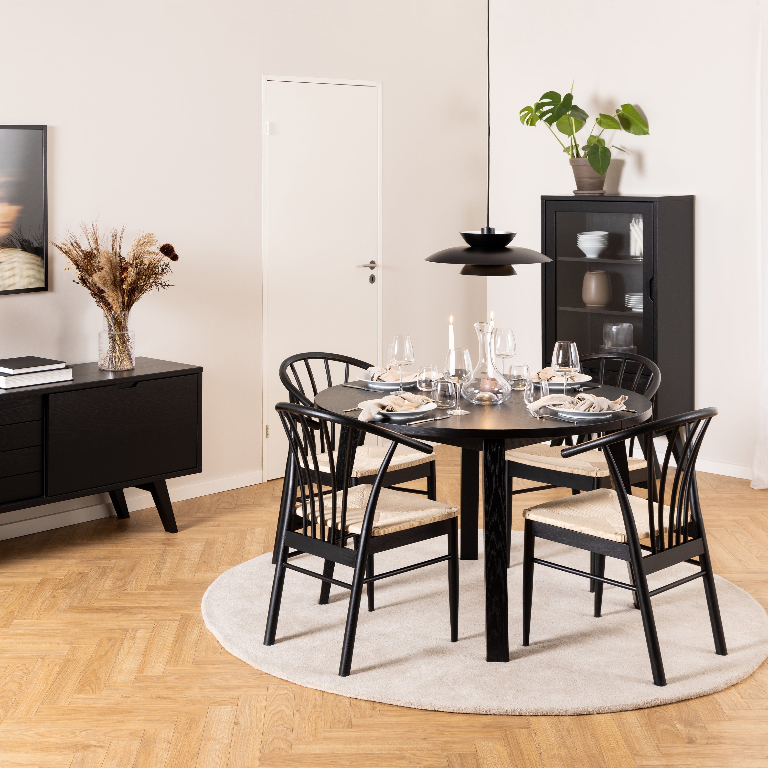 Montreux Round Extending Dining Table in Black 115-154 cm Included 4 Cassandra Dining Chair with Armrest in Black – FTG