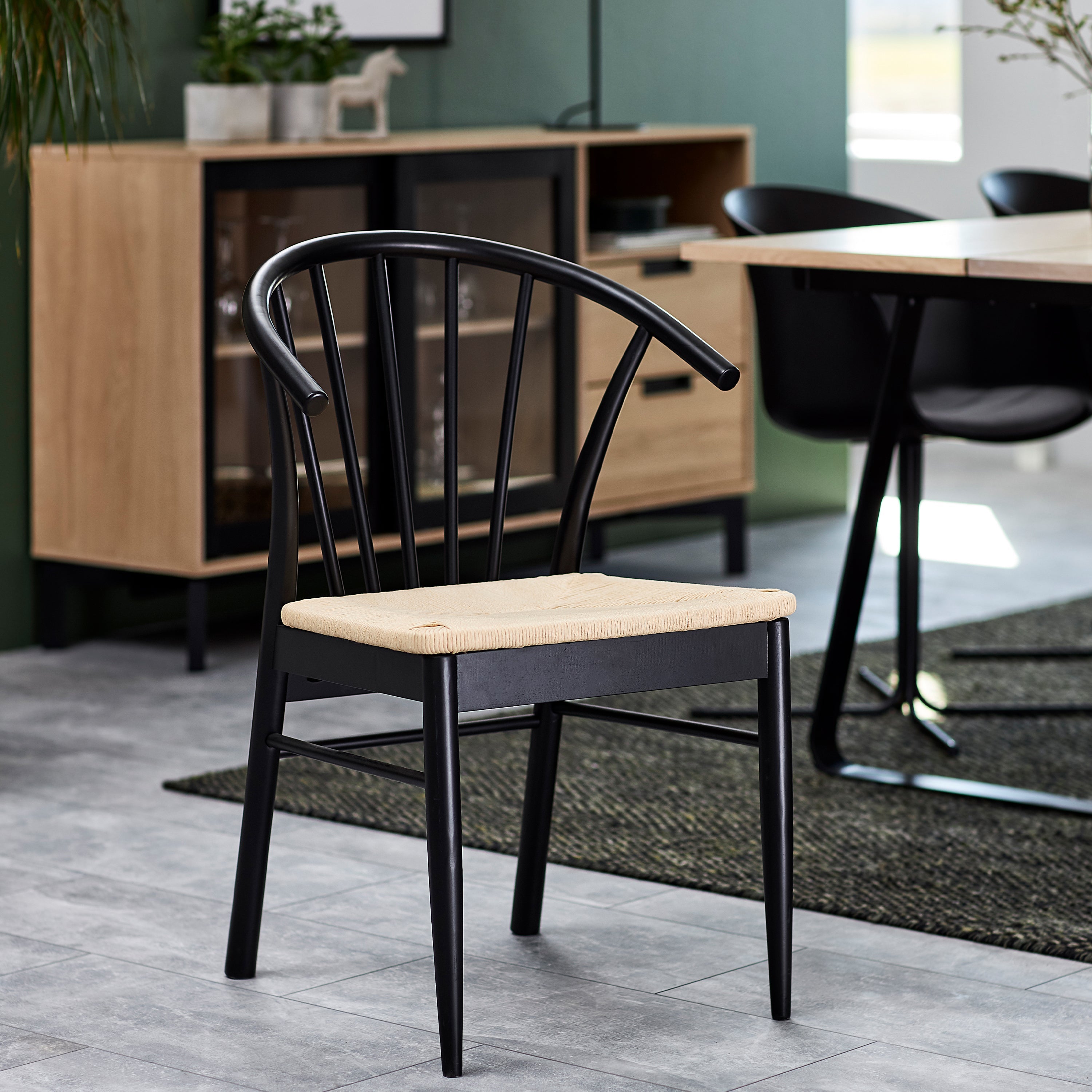 Montreux Round Extending Dining Table in Black 115-154 cm Included 6 Cassandra Dining Chair with Armrest in Black – FTG…