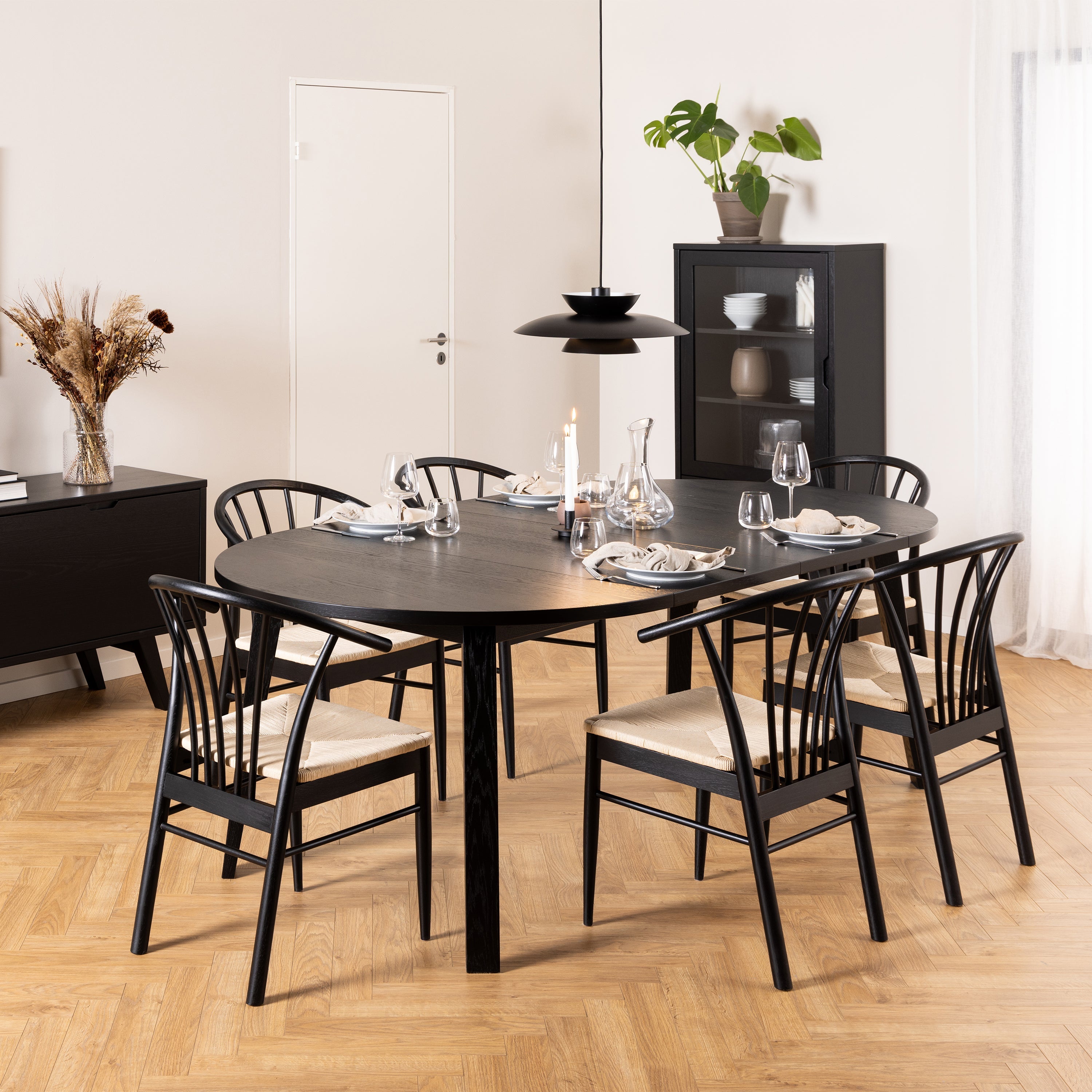 Montreux Round Extending Dining Table in Black 115-154 cm Included 6 Cassandra Dining Chair with Armrest in Black – FTG