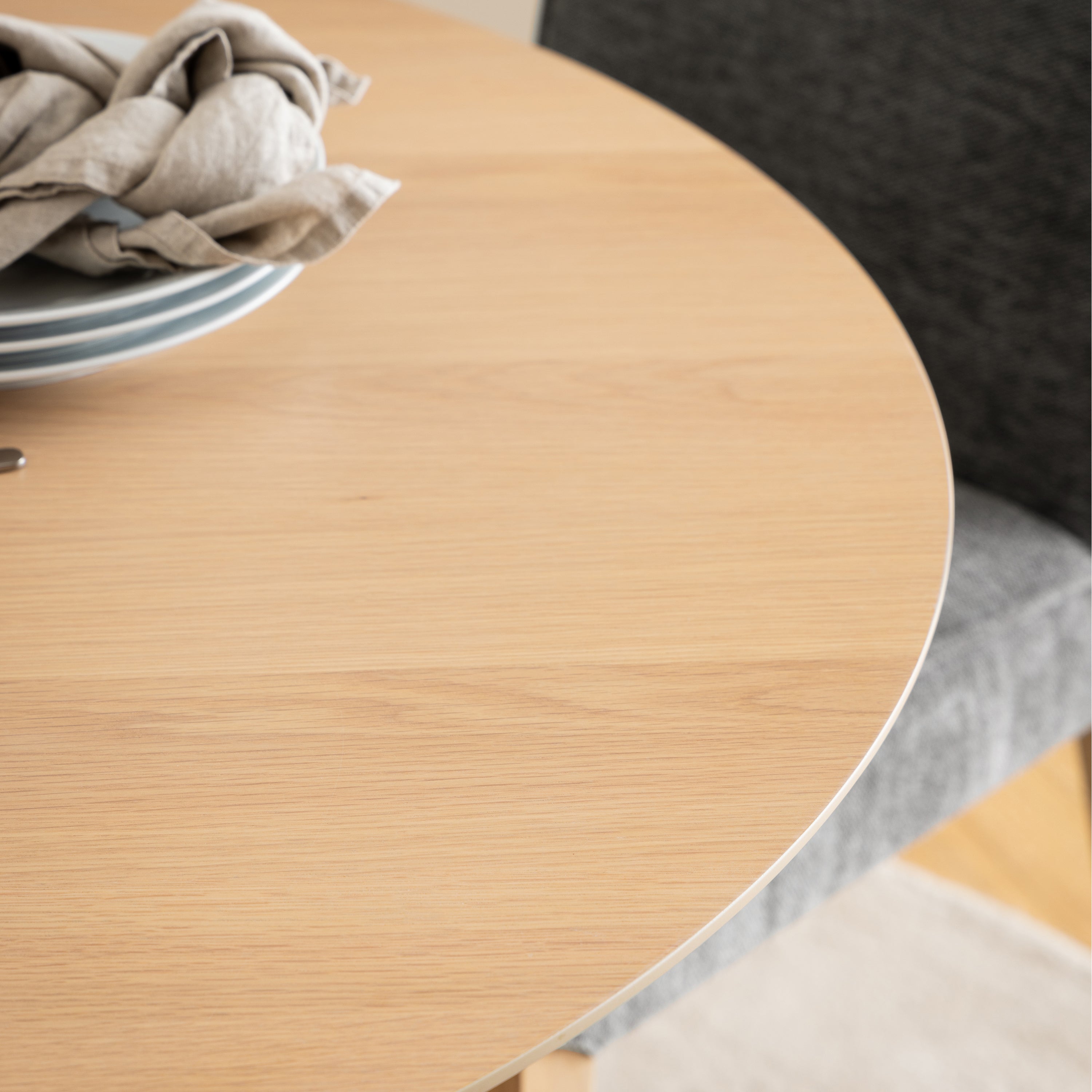 I_Duncan Round Dining Table in White Oak – FTG, view 7