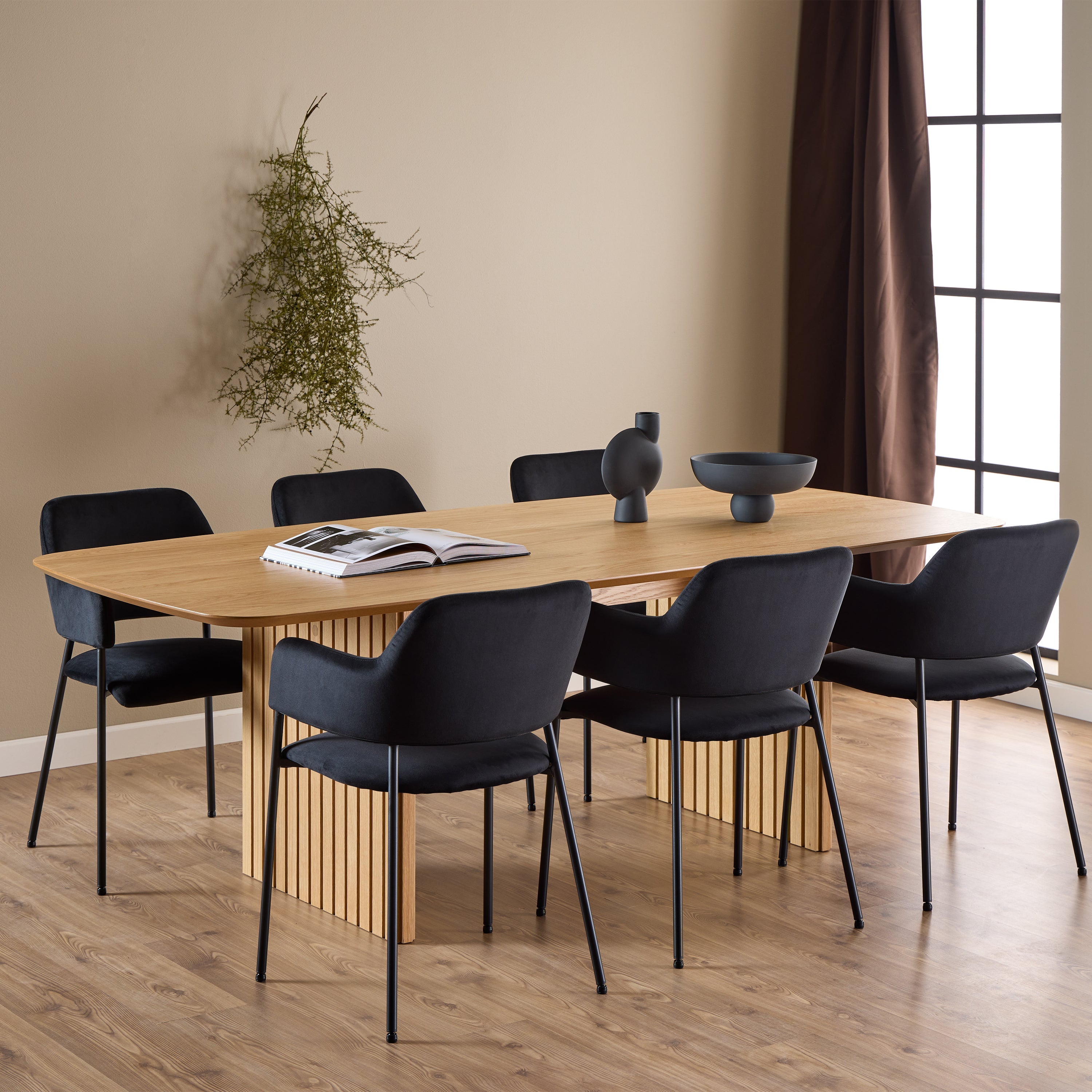 Christo Dining Table in Oak – FTG, view 4