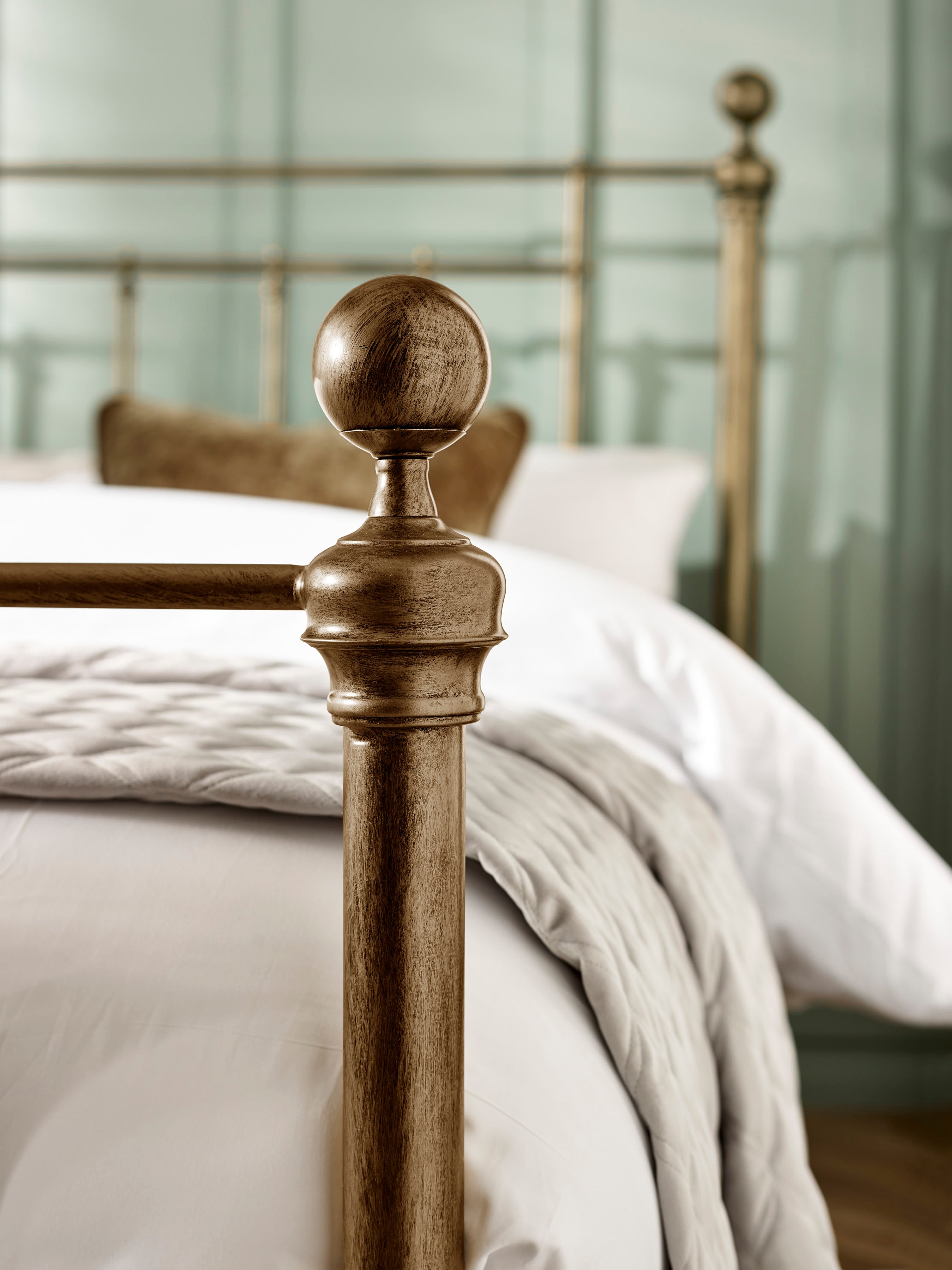 Aurealia Brass Effect Metal Bed