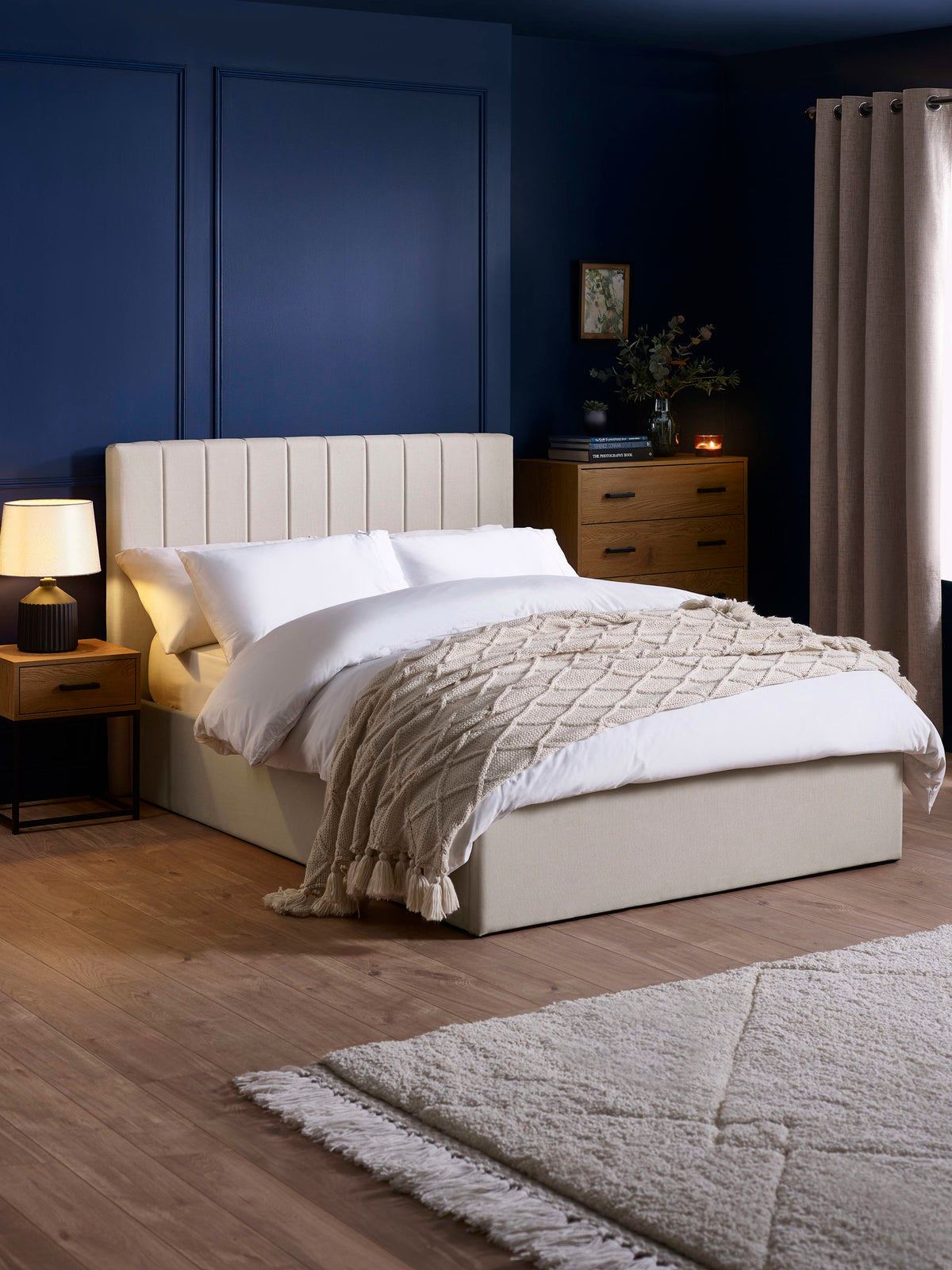 Aylen Oatmeal Faux Linen Upholstered Ottoman Storage Bed Frame – Oatmeal Linen