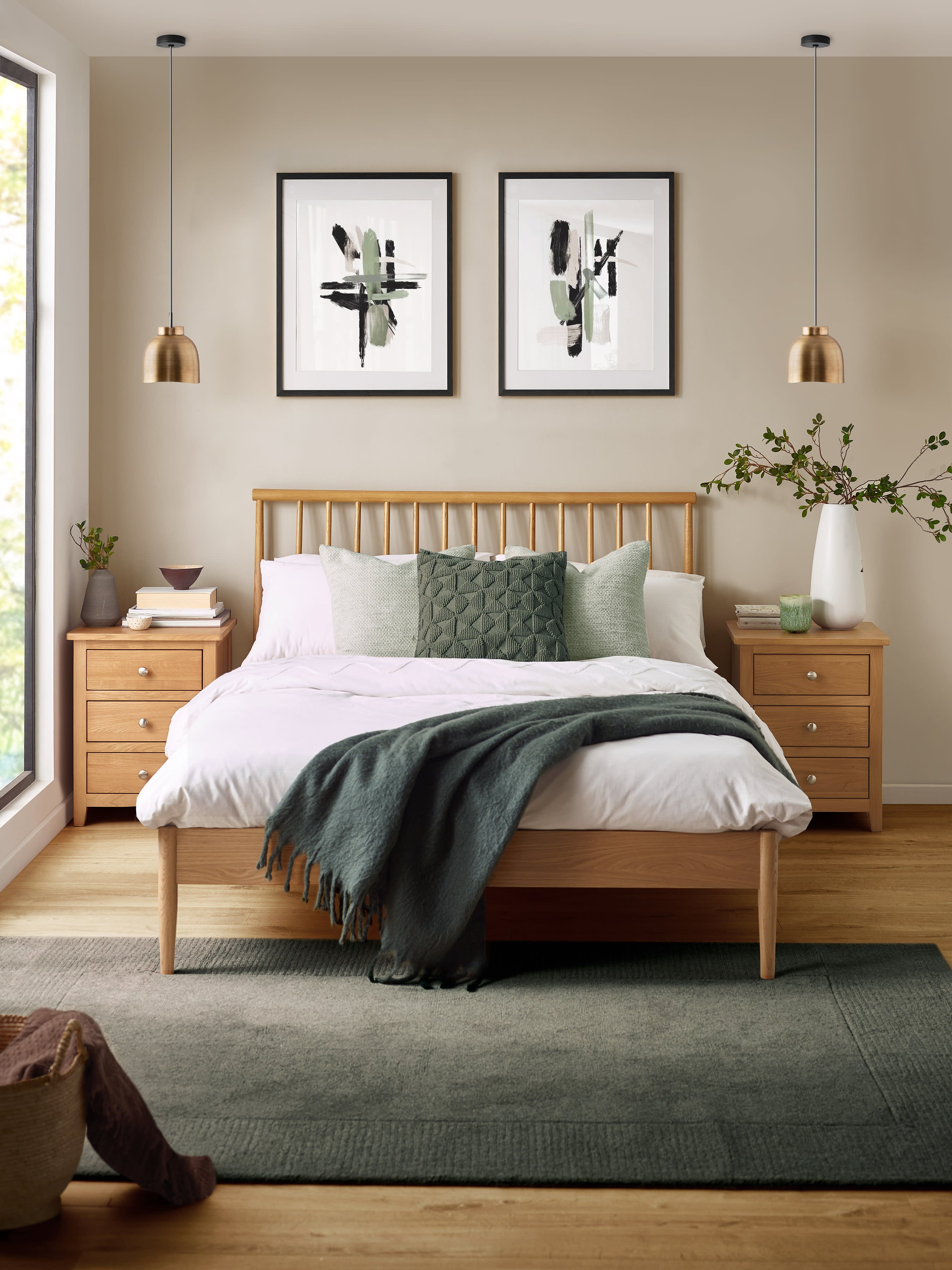 Belton Oak Spindle Bed