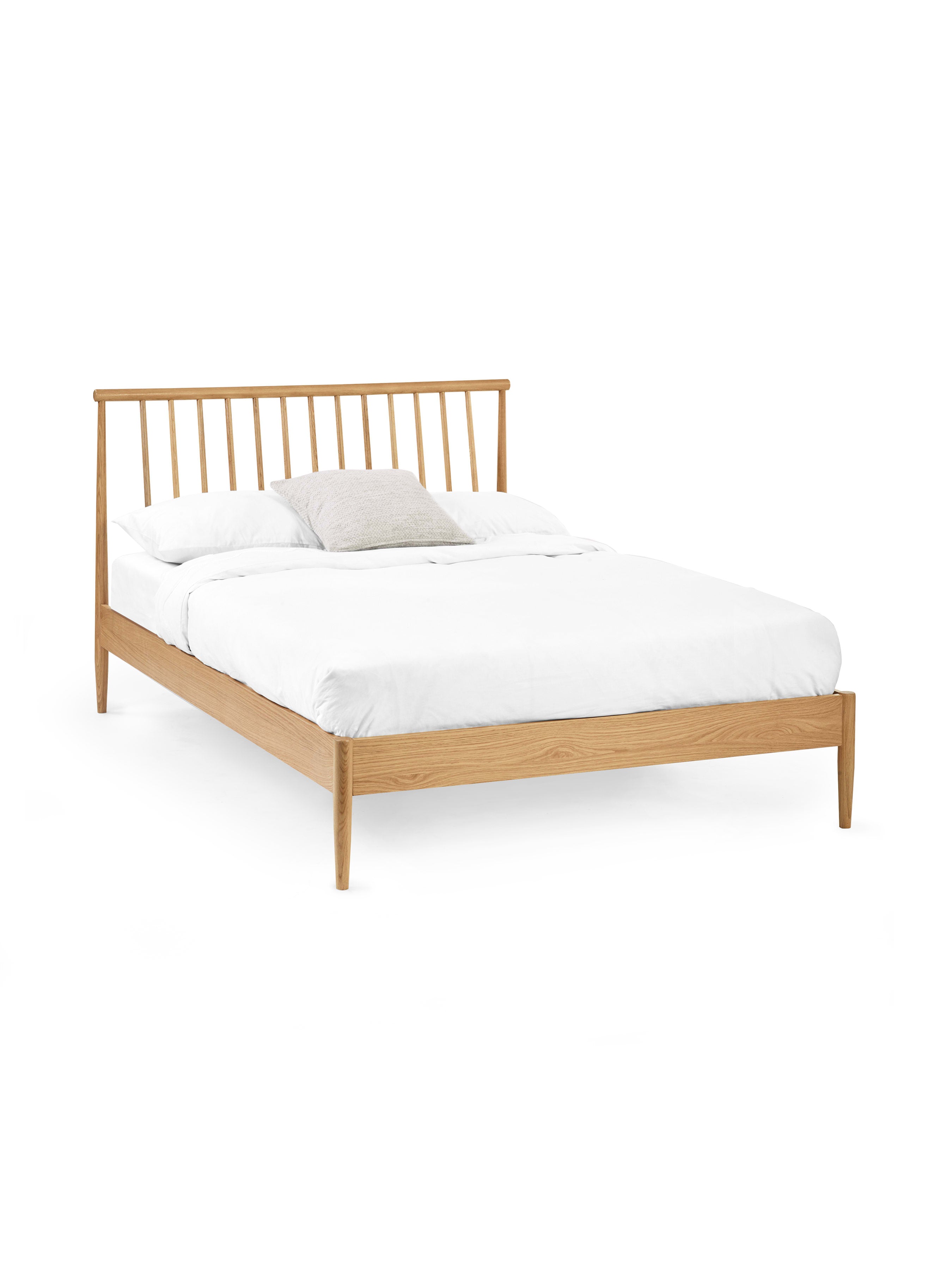 Belton Oak Spindle Bed