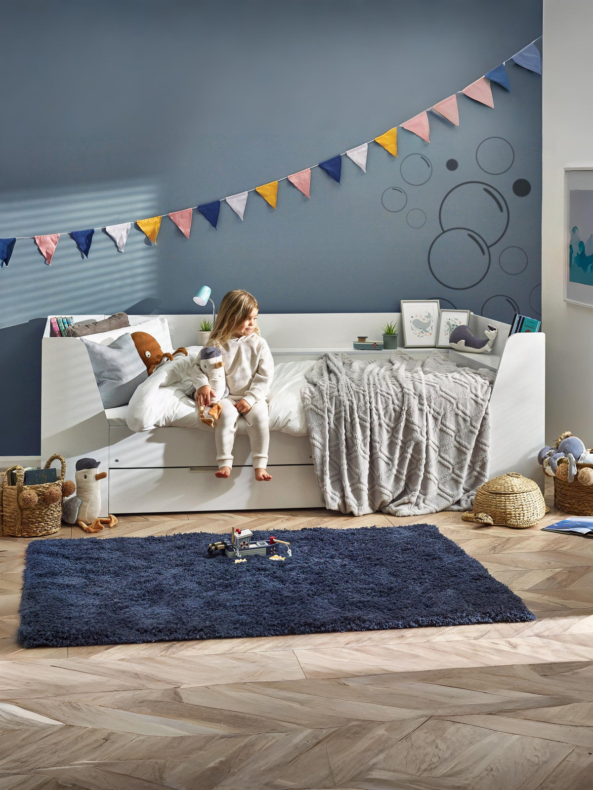 Cyclone Daybed All White