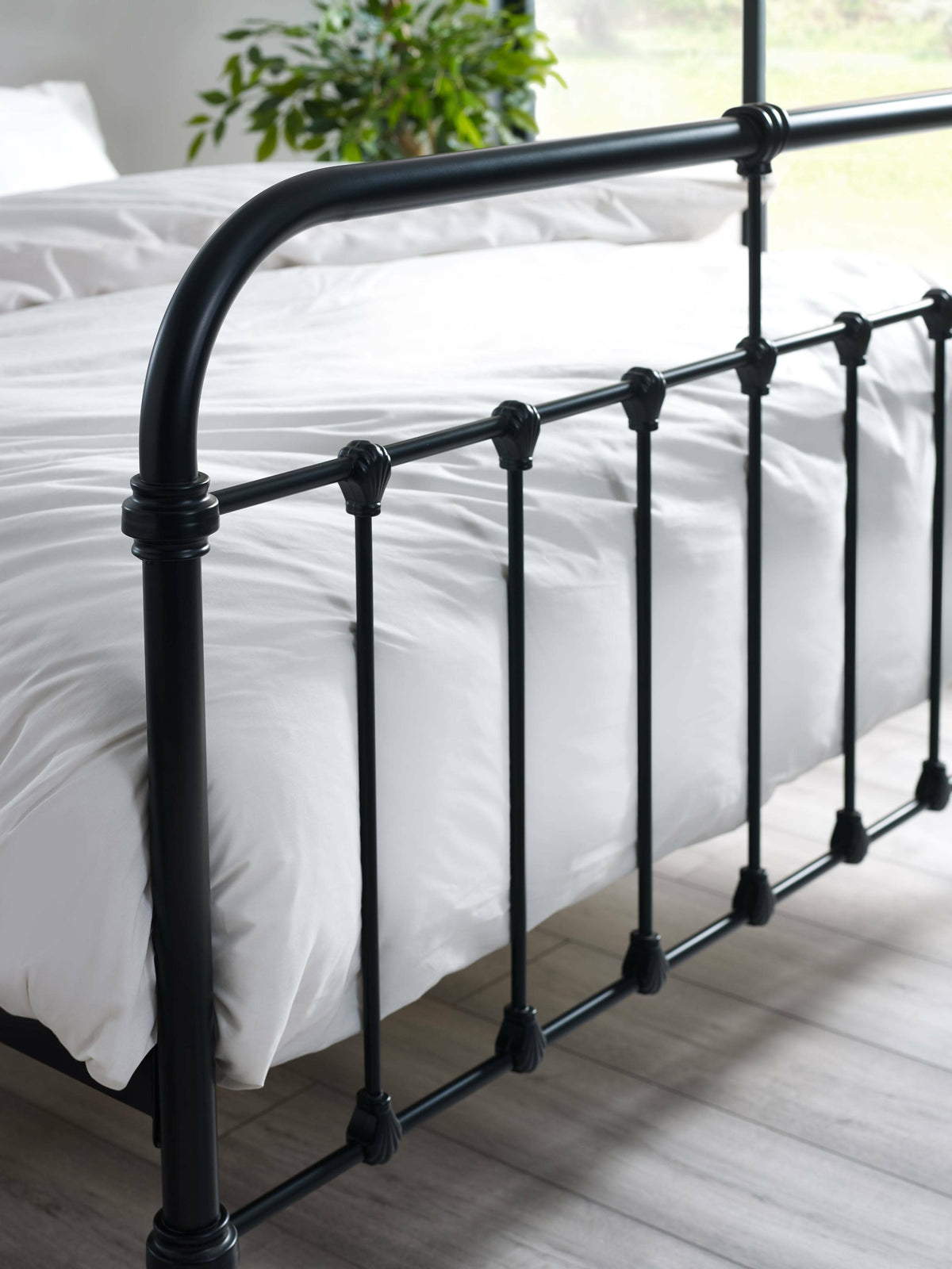 Logan Metal Bed