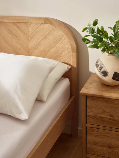 Milo Oak Effect Chevron Bed – Light Oak