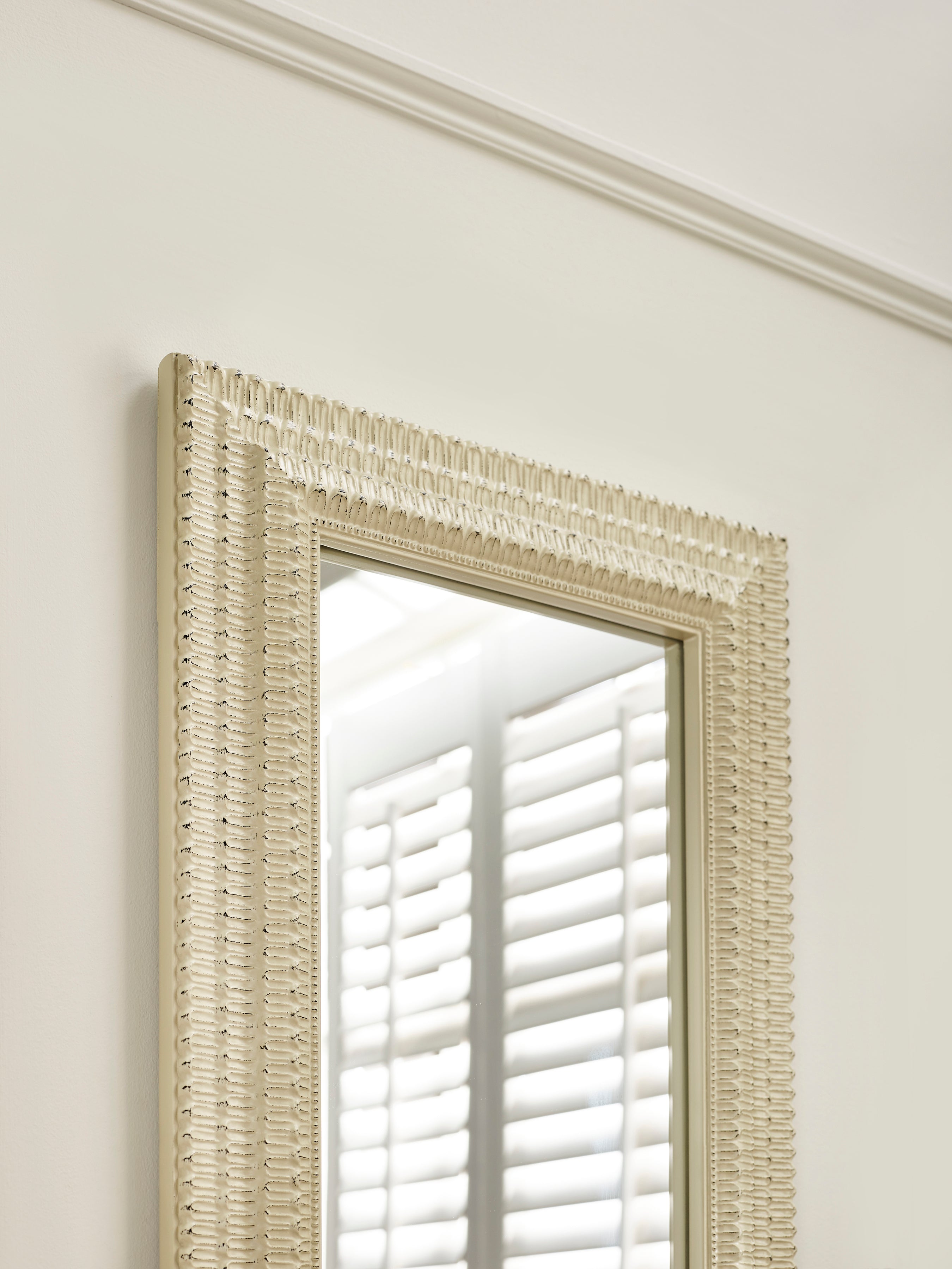 Alanis Rectangular Wall Mirror – White