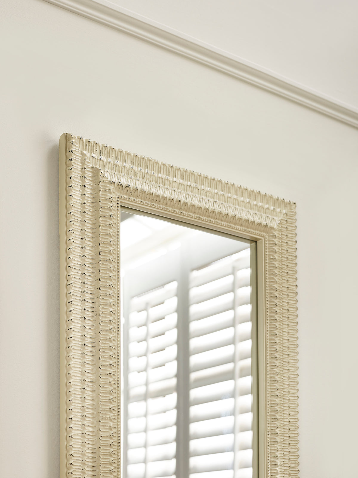 Alanis Rectangular Wall Mirror – White