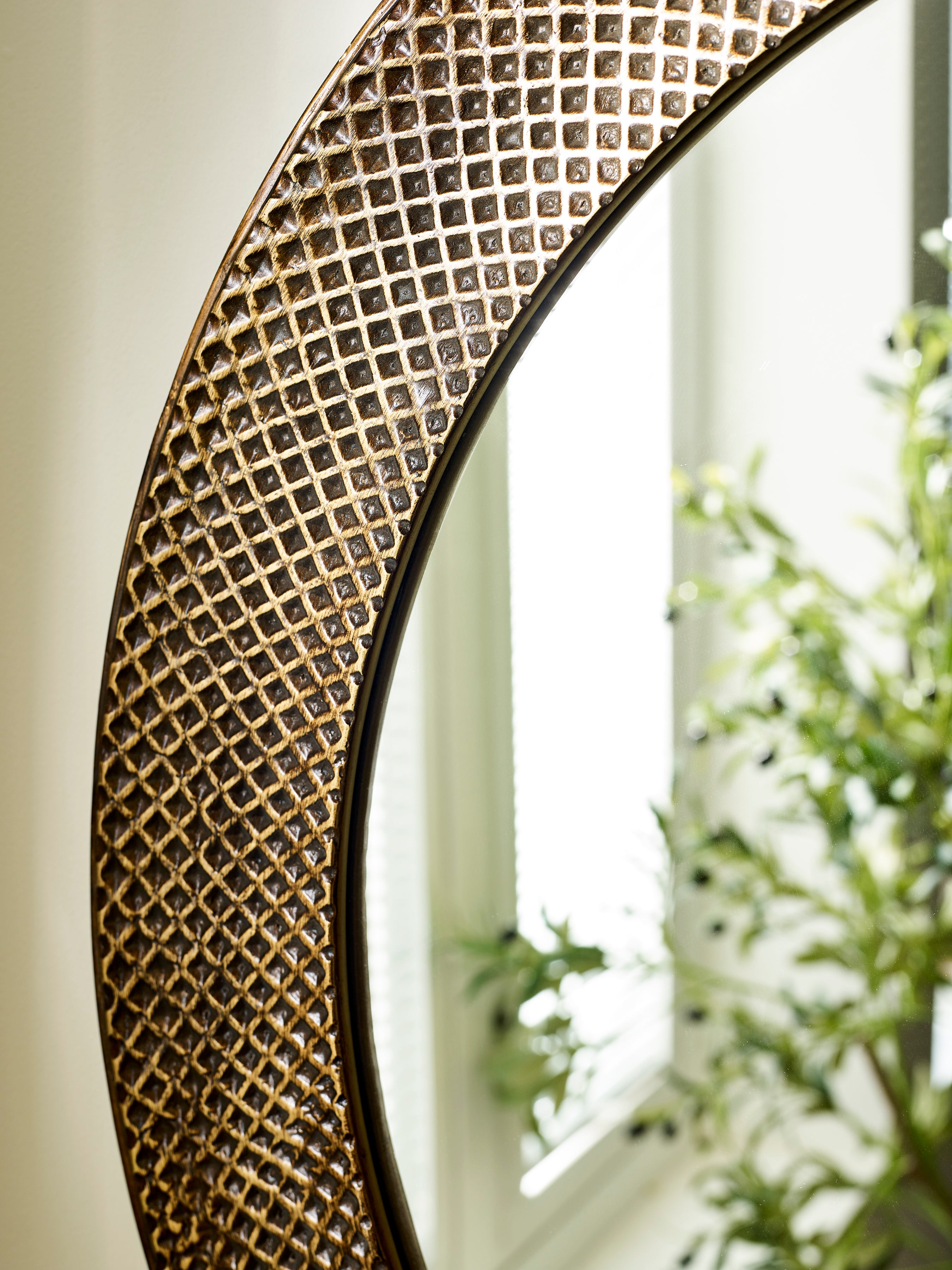 Iggy Round Wall Mirror – Brass Effect