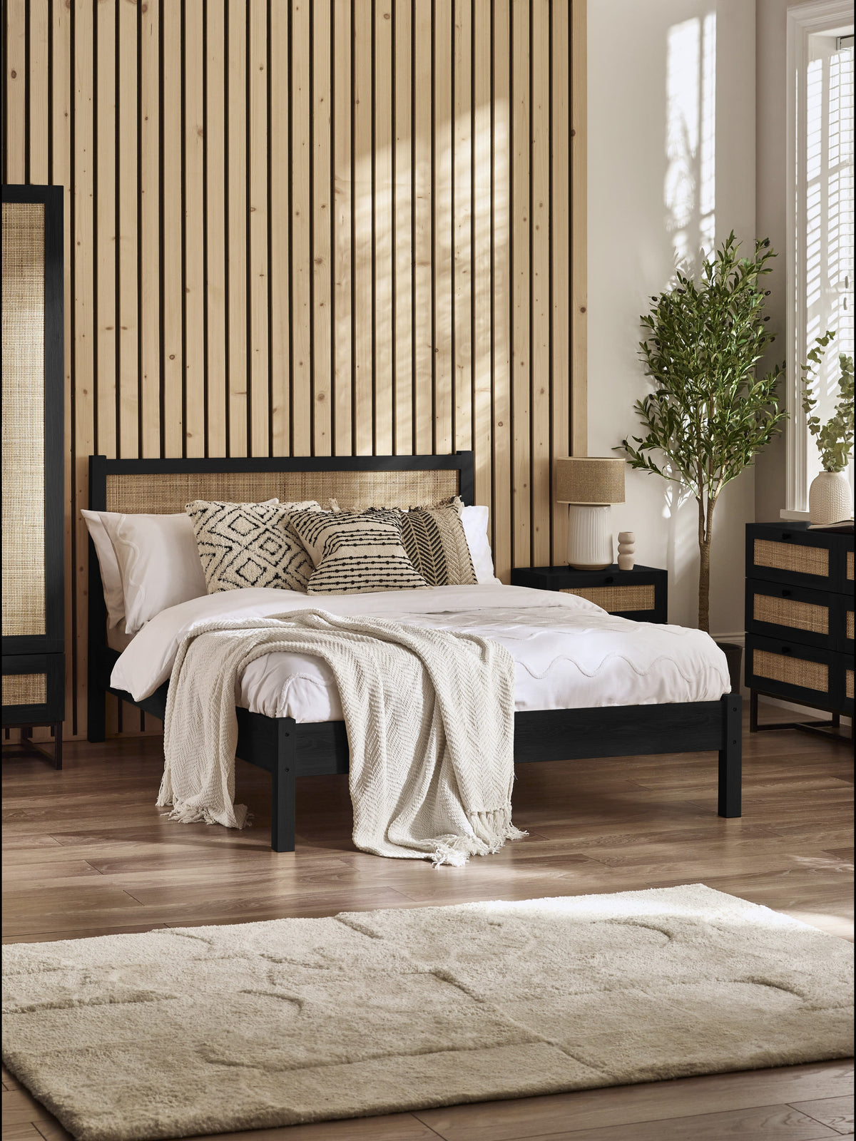 Padstow Rattan Bed - Black