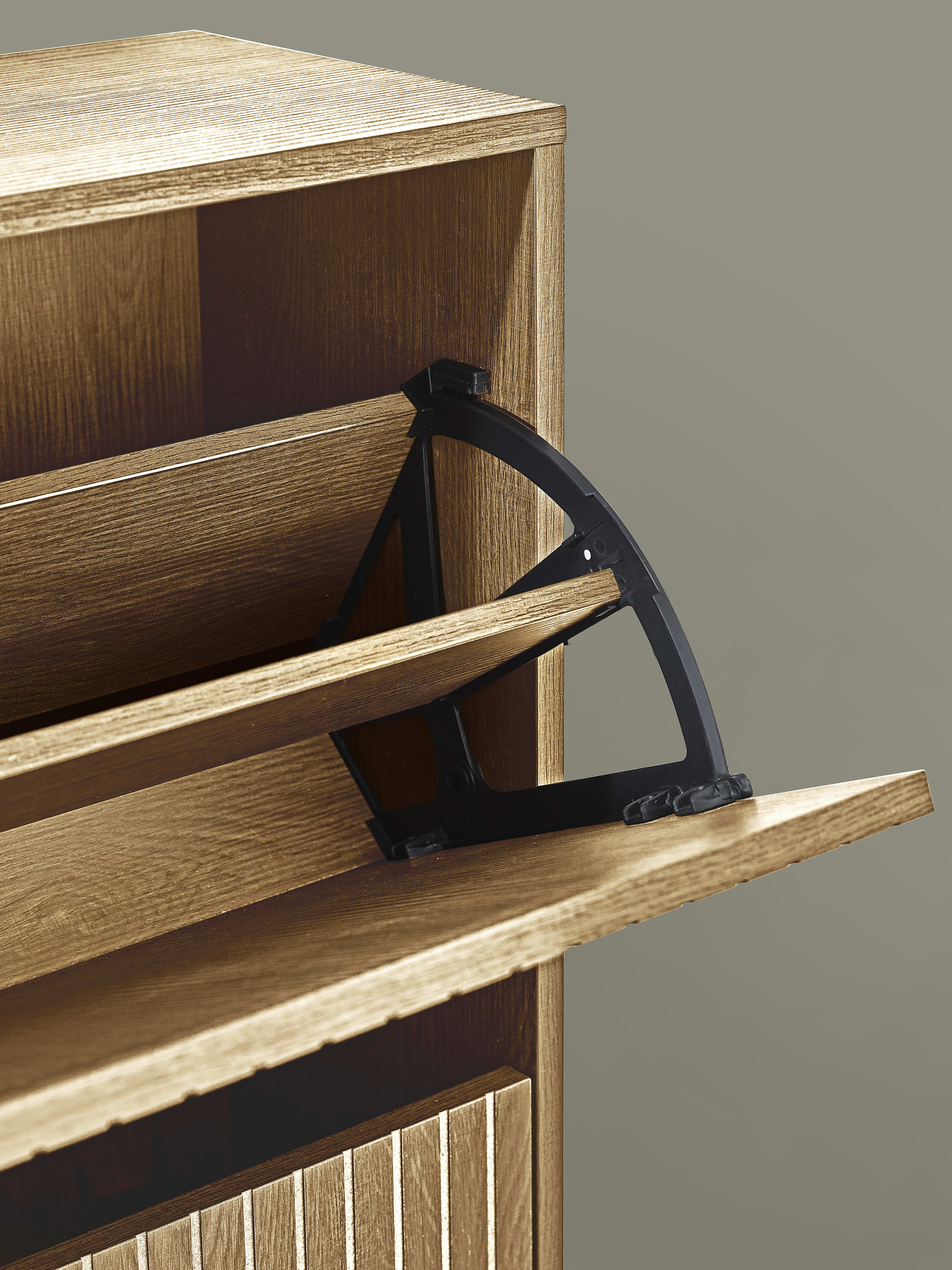 Sia Oak Effect 2 Door Shoe Storage Cabinet – Natural Oak Effect