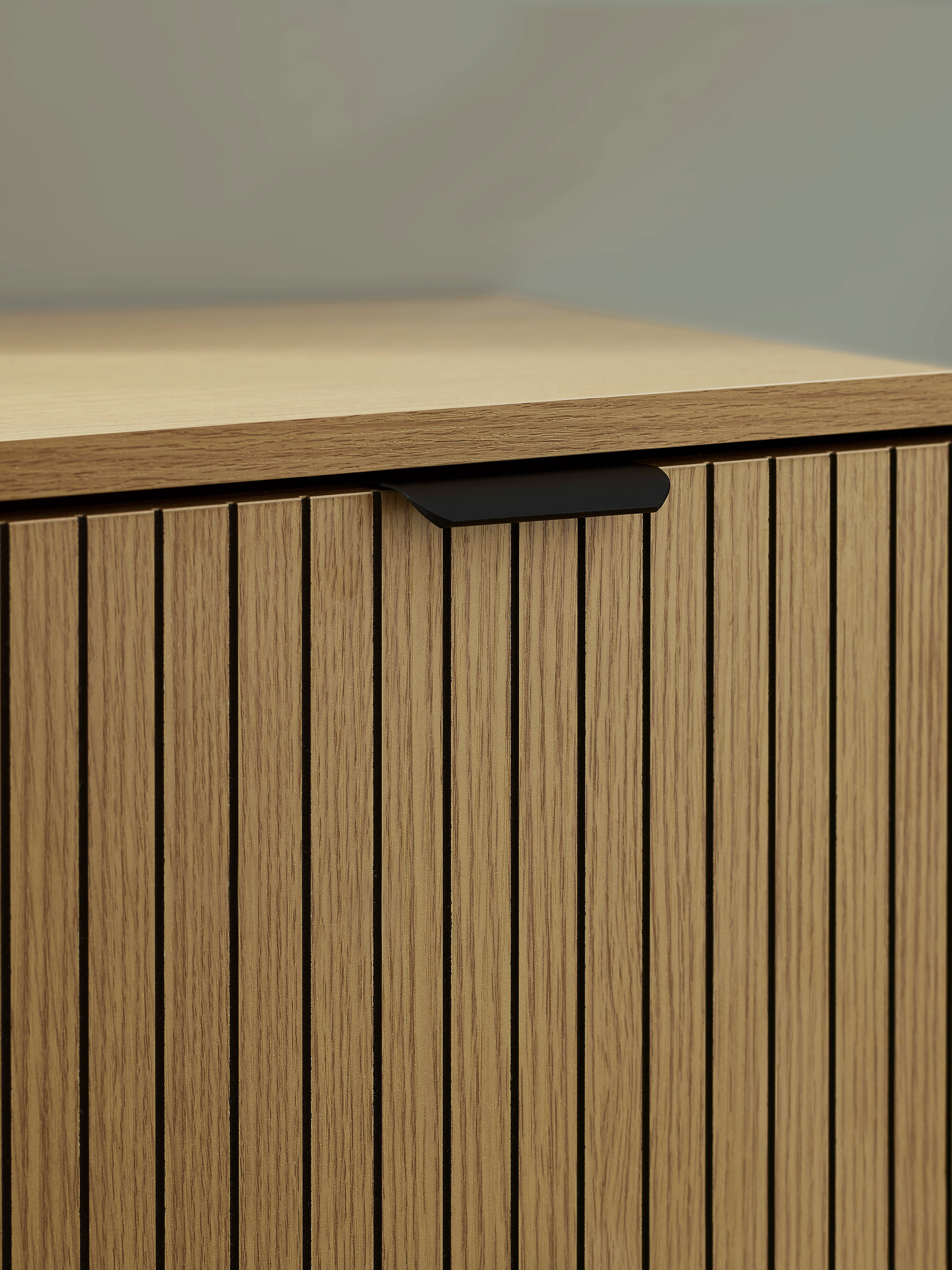 Sia Oak Effect 2 Door Shoe Storage Cabinet – Natural Oak Effect