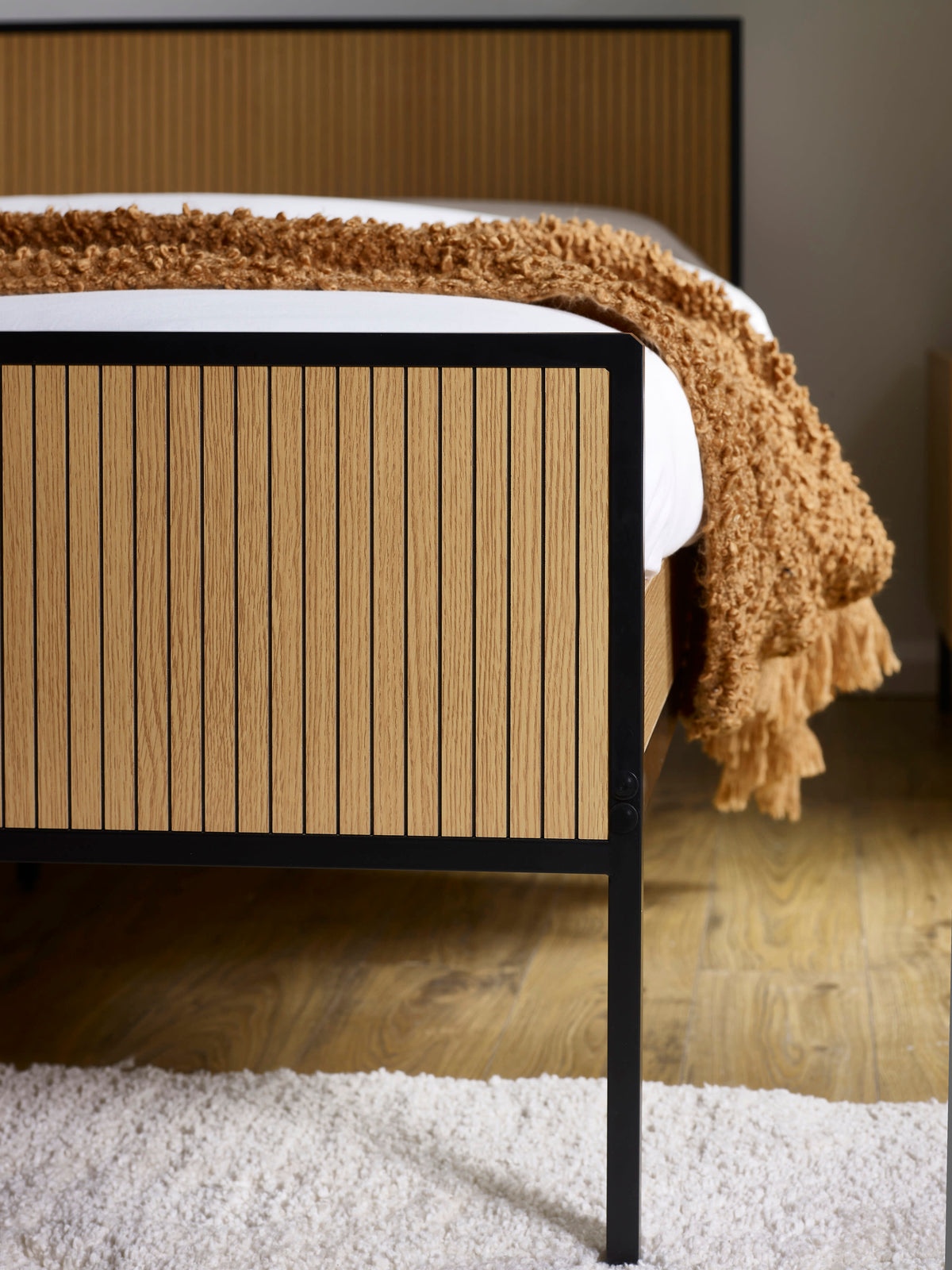 Sia Oak Effect Bed Frame – Natural Oak Effect