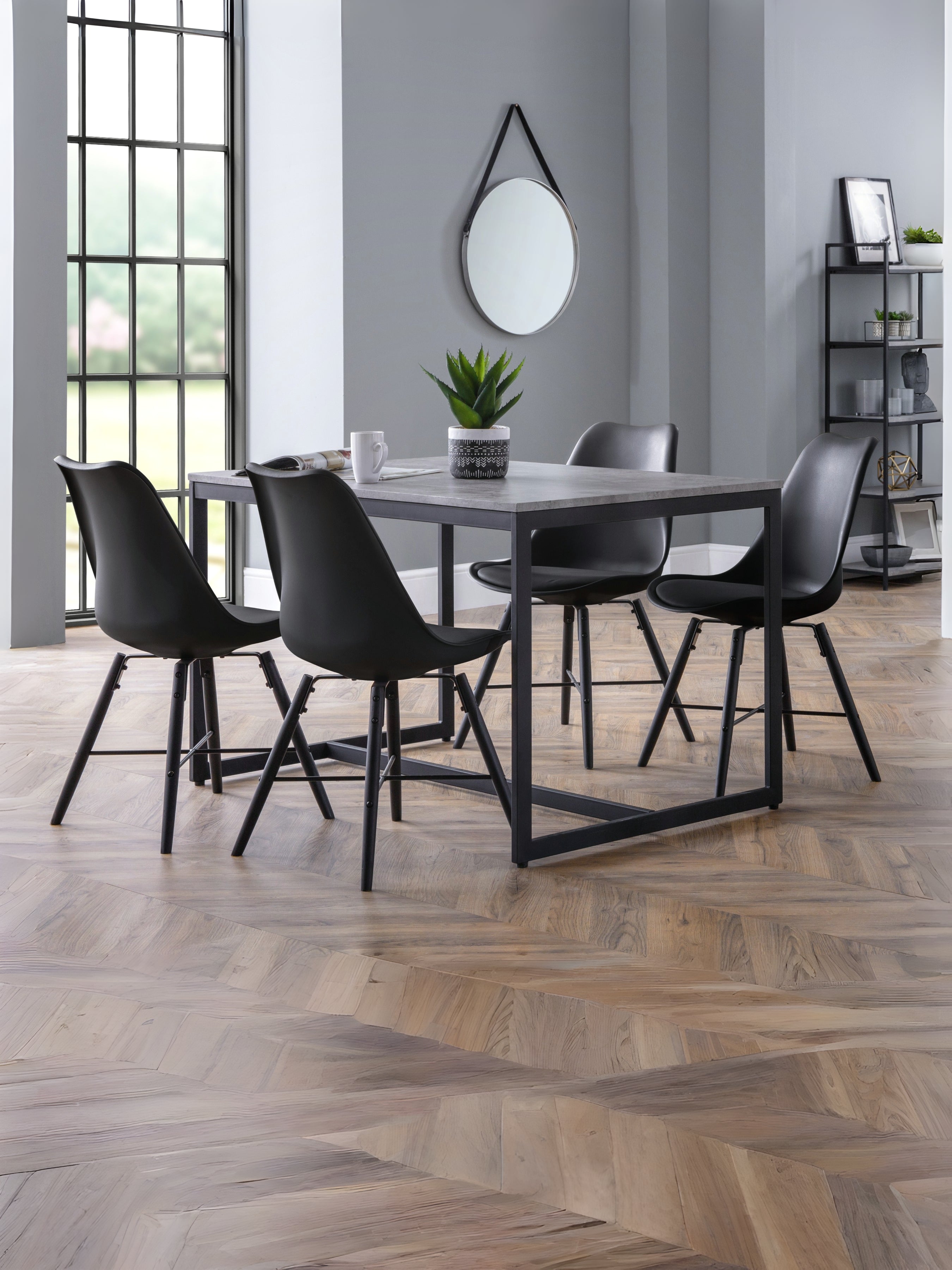 Staten Table and 4 Black Kari Chairs – Concrete/Black
