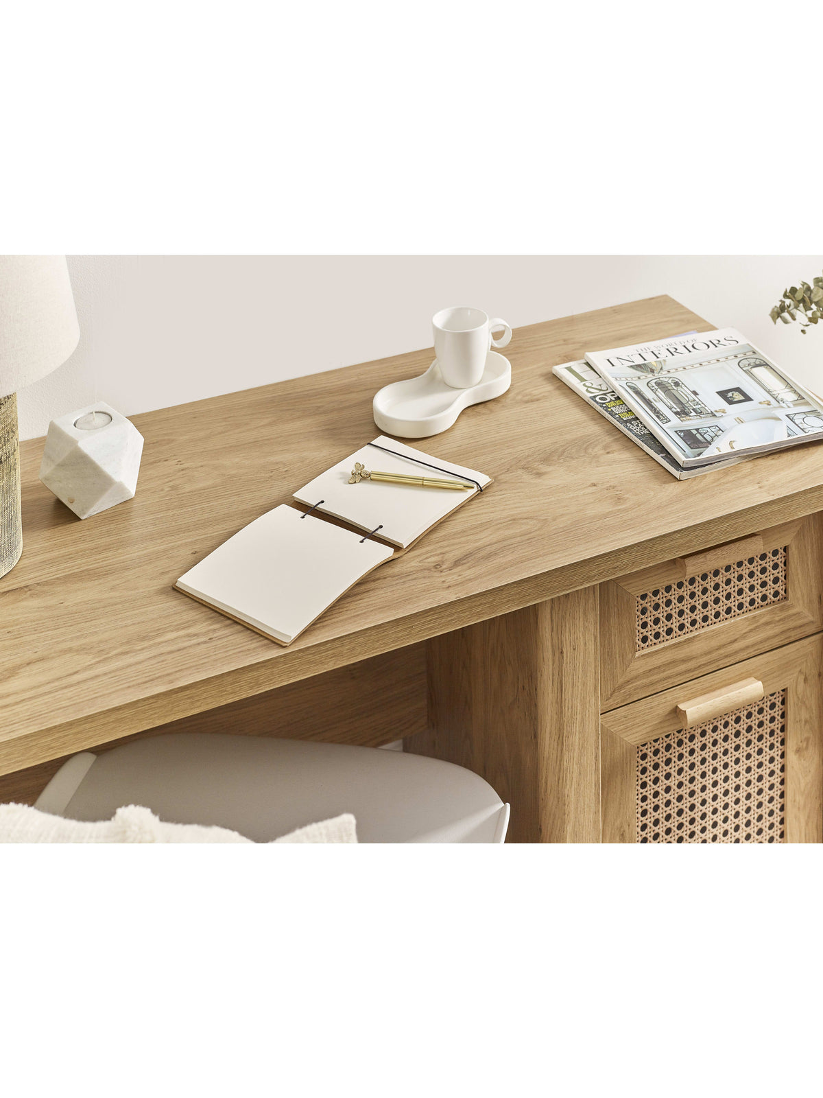Sydney Desk