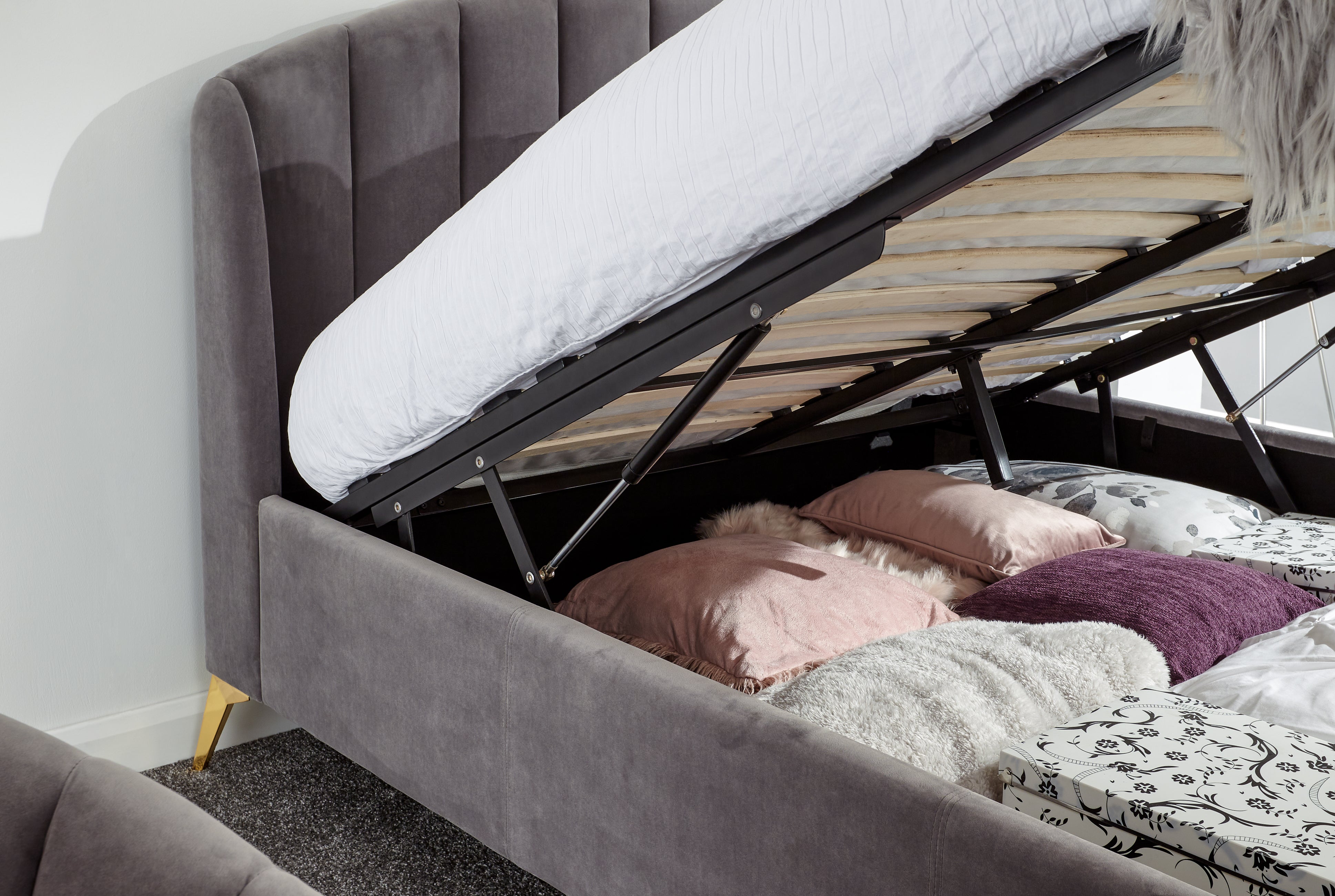 Pettine End Lift Ottoman Bed - Grey & Gold – GFW, view 4