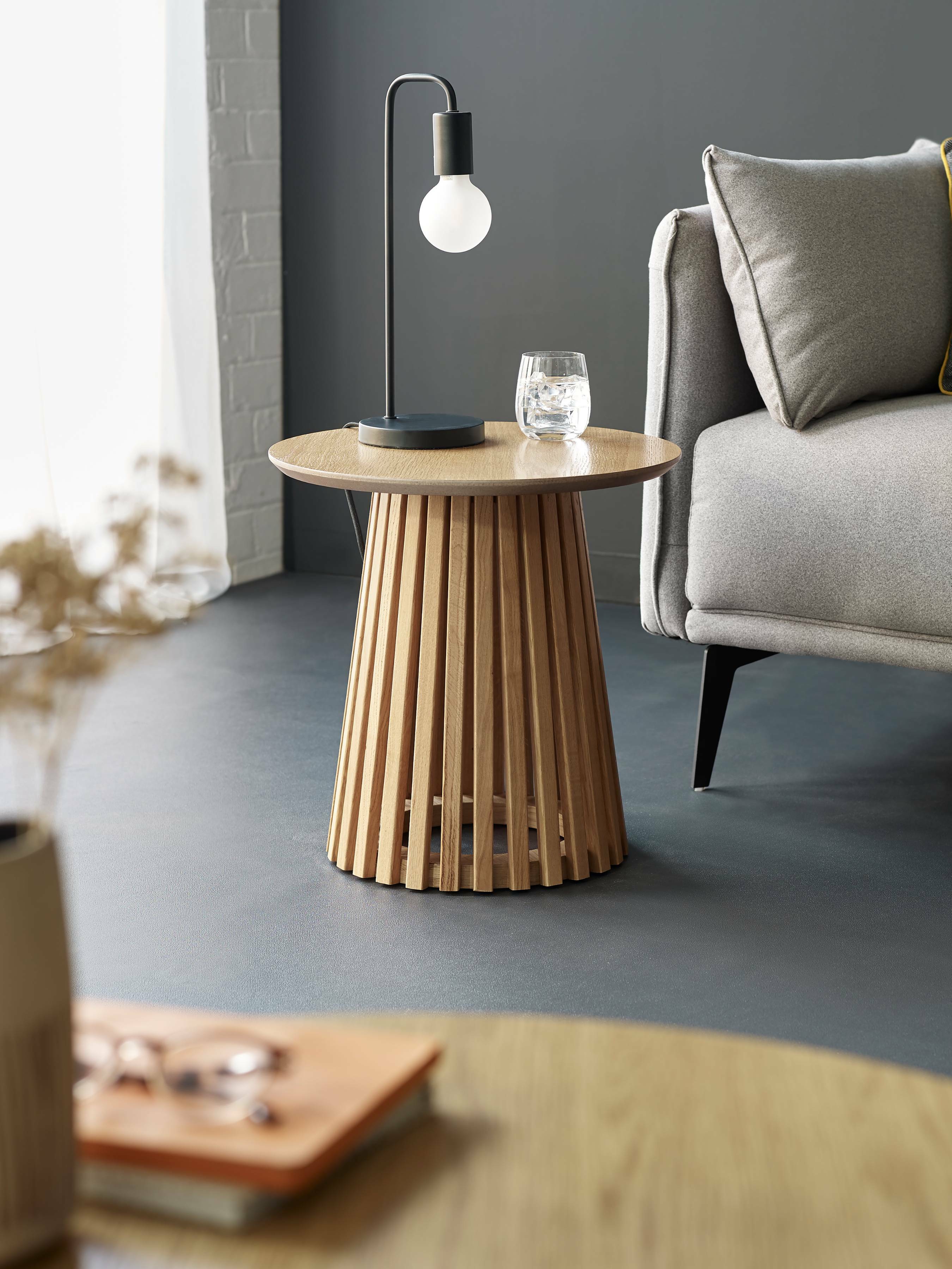 Ollie Natural Oak 45cm Round Lamp Table – Julian Bowen, view 9